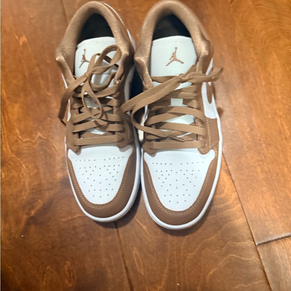 Nike Women's Brown and White Sneakers